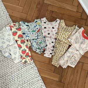 GAP Kids Pajama Sets (6 Sets total) Size 4T